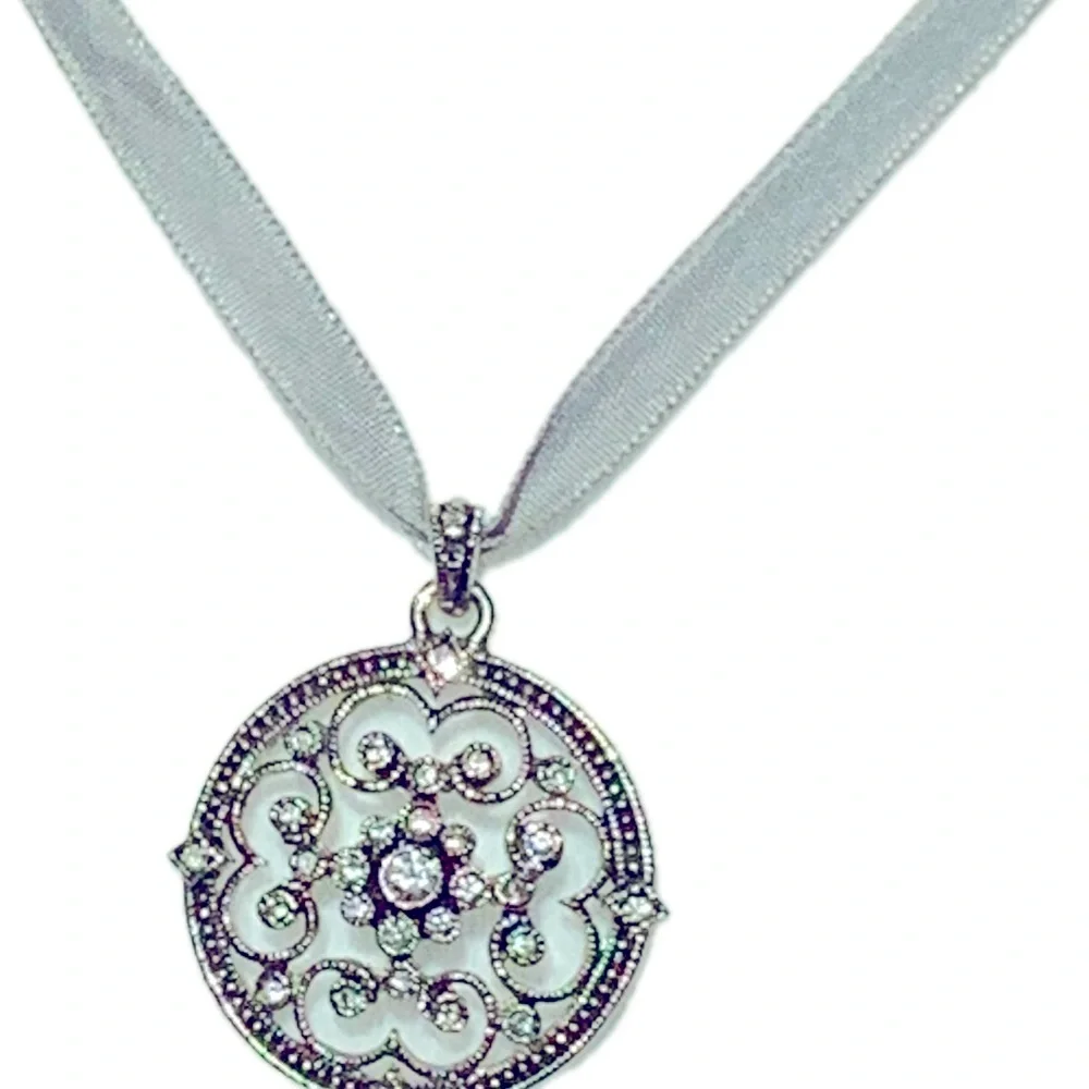 🎨 Art Deco Style Genuine Crystal Pendant w/ Gray Ribbon Necklace by Cookie Lee - Picture 2 of 12